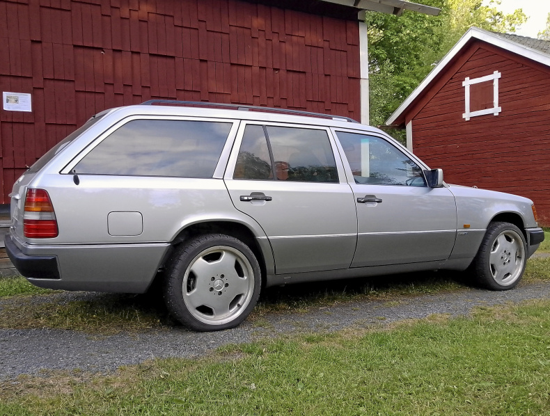 Mercedes Herrgårdsvagn 220 TE W124 100 rostfri