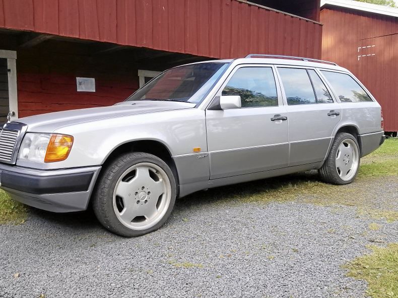 Mercedes Herrgårdsvagn 220 TE W124 100 rostfri