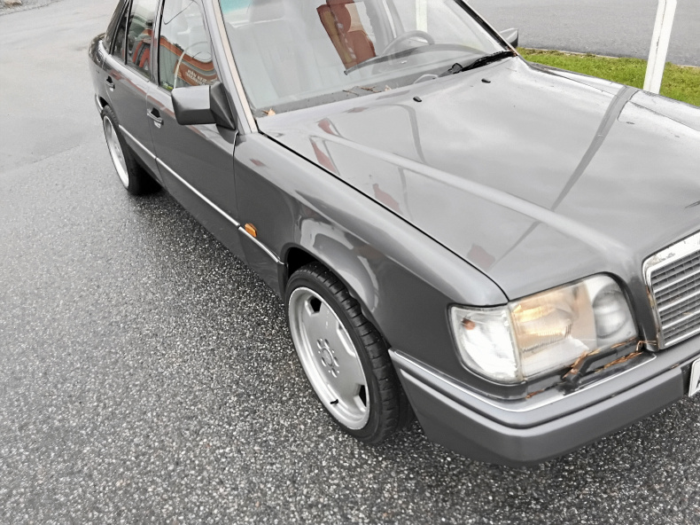 Mercedes E200 automat