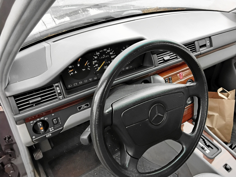 Mercedes E200 automat