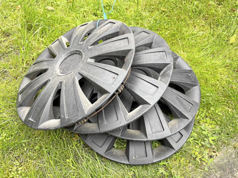 Navkapslar 15 tum 100:-