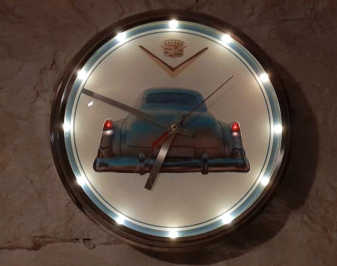 CADILLAC CLOCK med belysning säljes