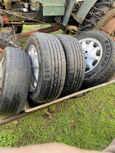 Vinterdäck och sommardäck 15 tum