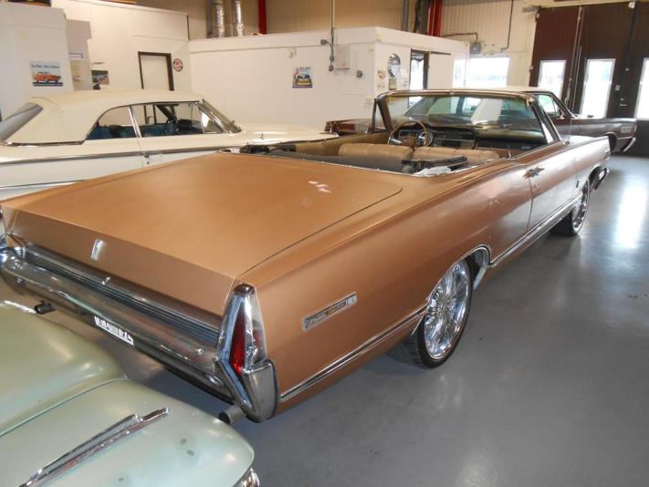 Mercury Parklane Cab 