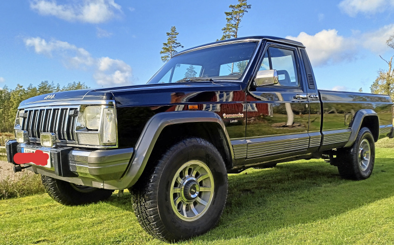 Jeep Comanche Laredo