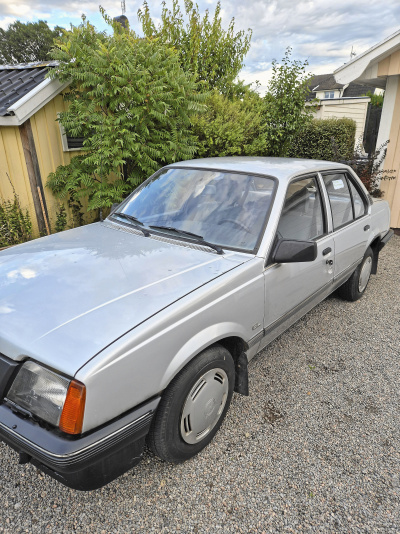 Ascona 1.8