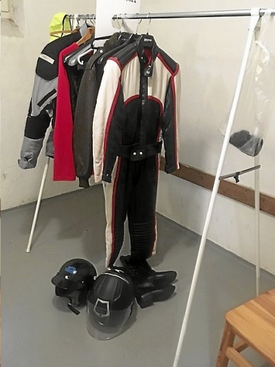 Skinnställ och Hjälmar