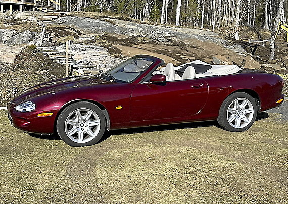 Jaguar XK8 cab