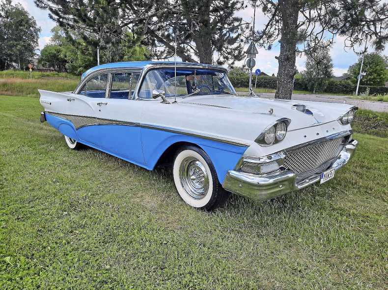 Ford Fairlane 500
