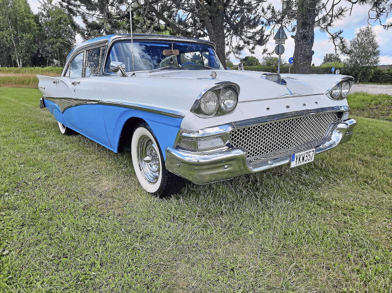 Ford Fairlane 500