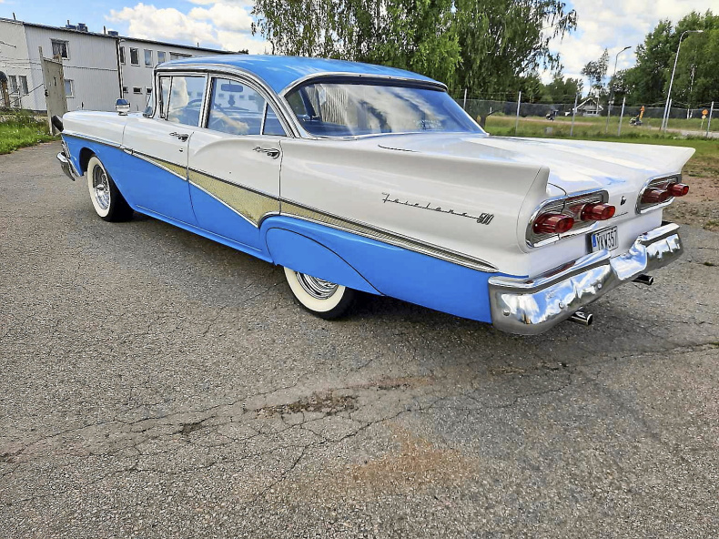 Ford Fairlane 500