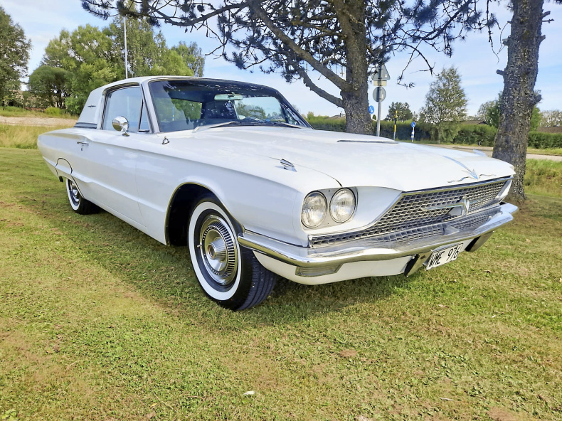 Ford Thunderbird Town Hardtop