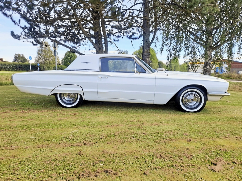 Ford Thunderbird Town Hardtop