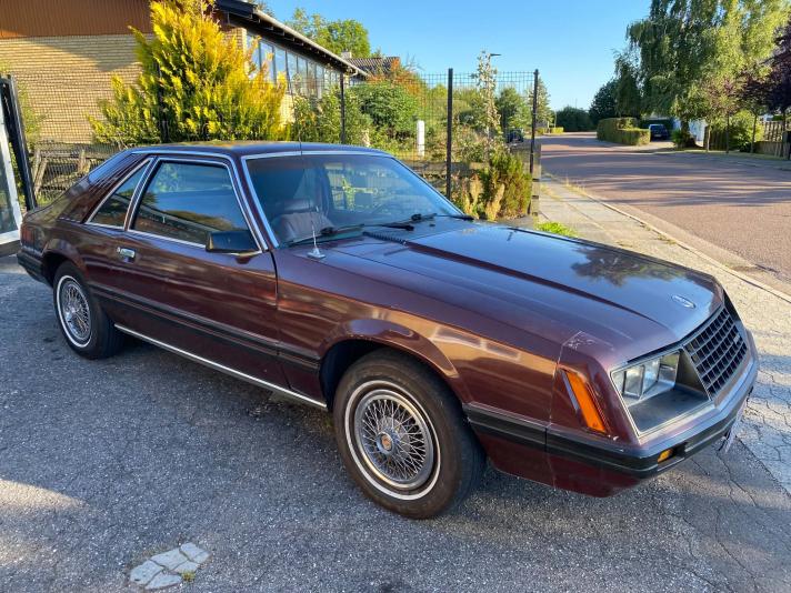 Ford Mustang GHIA FOX BODY