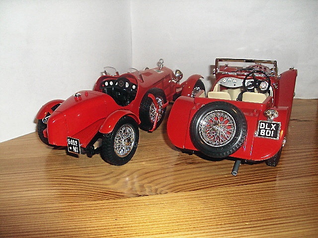 1:18 Jaguar SS100 -37 Alfa Romeo 2300 Monza -31