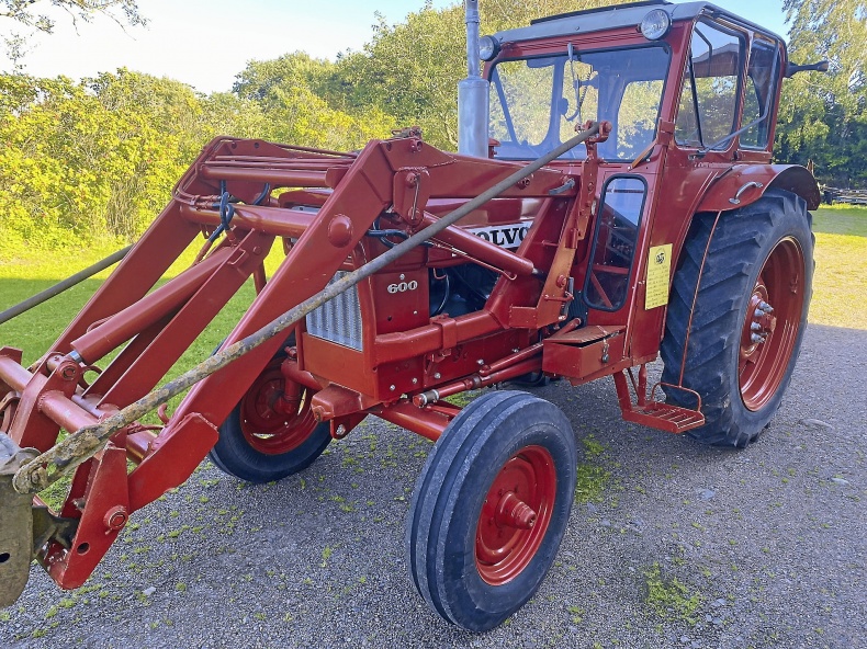 BM 600 med lastare