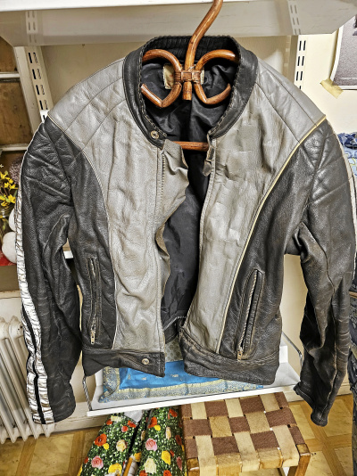 SKINNSTÄLL STORLEK-56 2 DELAT