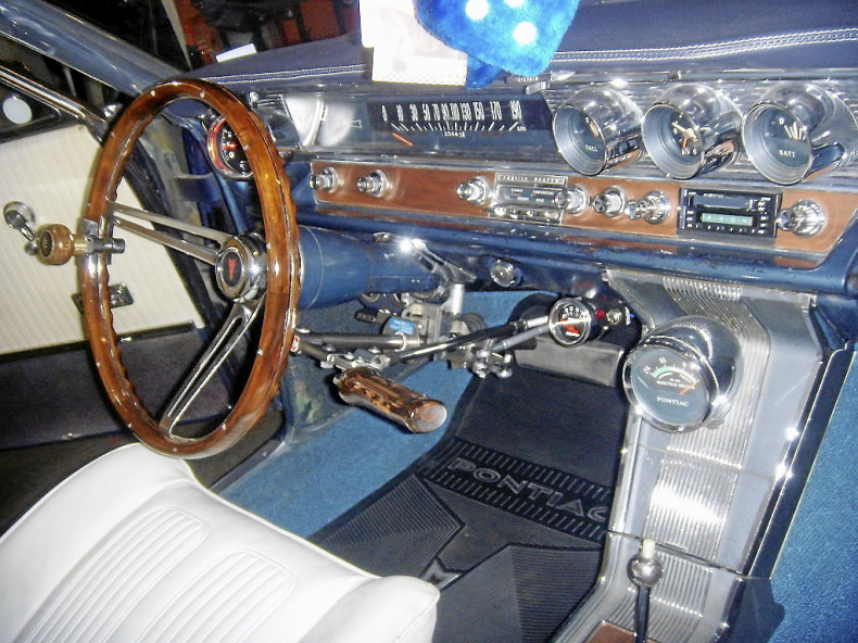 PONTIAC GRAND PRIX