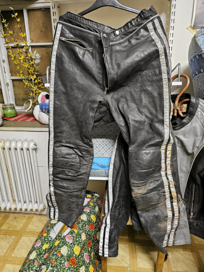 SKINNSTÄLL STORLEK-56 2 DELAT