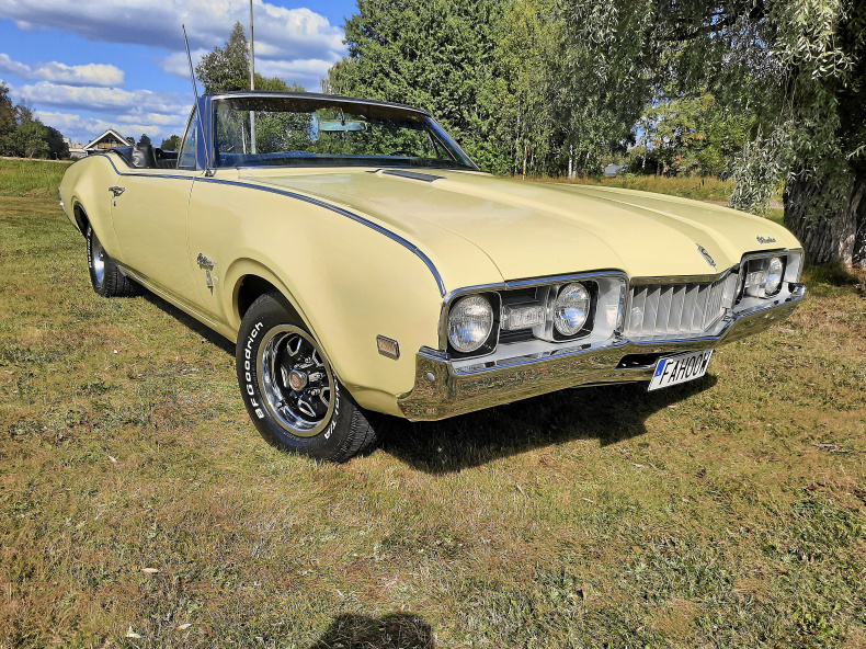 Oldsmobile Cutlass Supreme Convertible