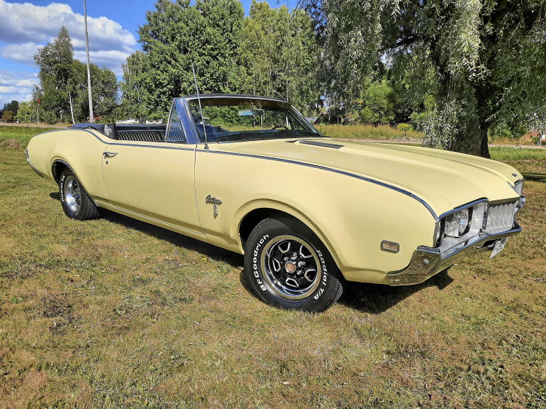 Oldsmobile Cutlass Supreme Convertible