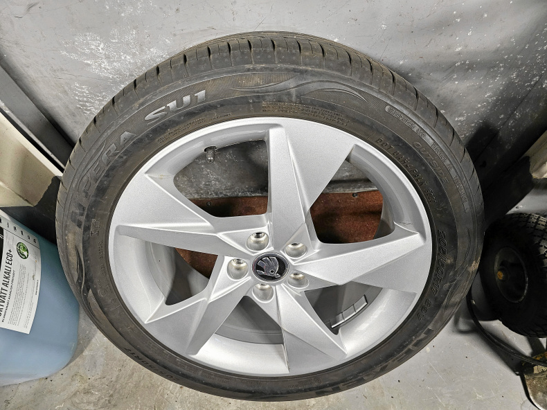 SKODA 5X100 SOMMARHJUL 17 TUM