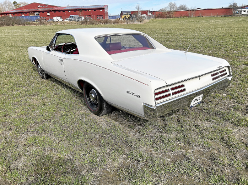 Pontiac GTO 2 DR HT