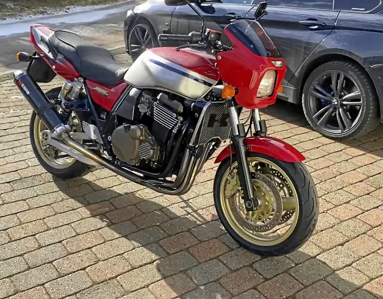 Kawasaki ZXR1200R -01 ev. byte