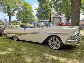 Ford Fairlane 500 Skyliner