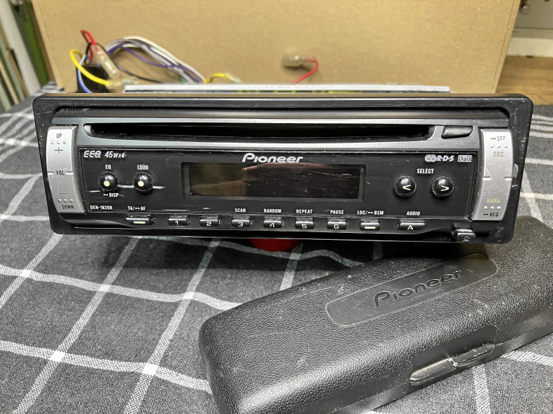 Bilstereo med CD-spelare