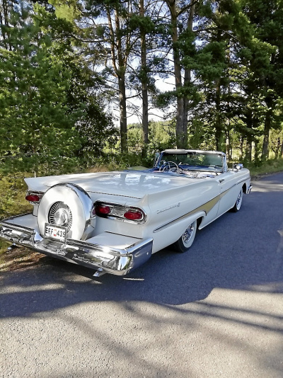 Ford Fairlane 500 Skyliner