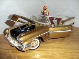1:18  Pontiac Bonneville Cab -58