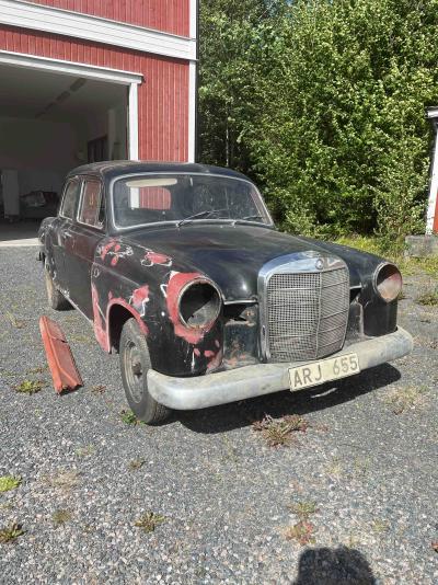 Mercedes-Benz Ponton Bullmerca 180B limousine