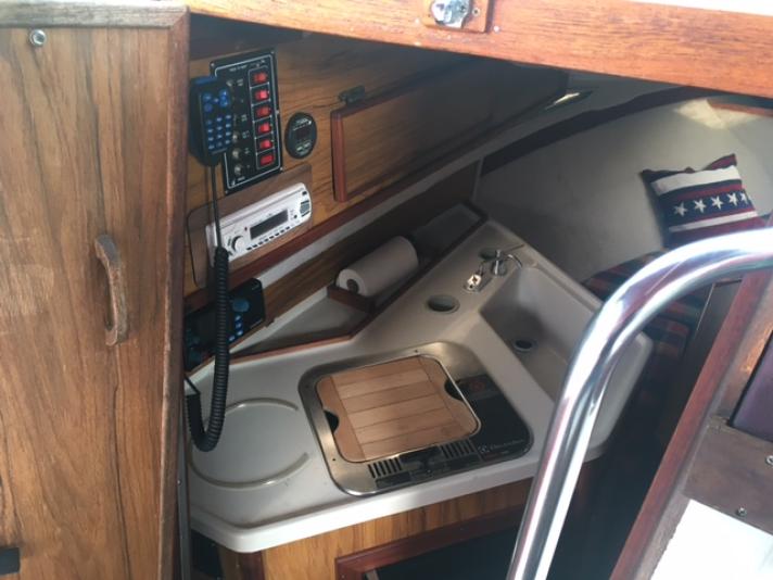 Sea Ray Seville Midcabin 21