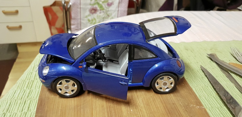 VW NEW BEETLE