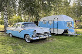 Ford Crown Victoria 1955 och SMV husvagn