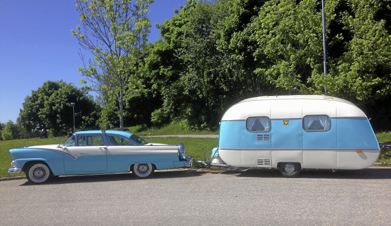 Ford Crown Victoria 1955 och SMV husvagn