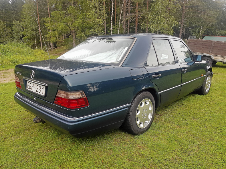 Mercedes-Benz E 200
