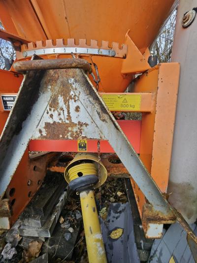 Sandspridare till minitraktor