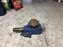 Verkstadsskruvstycke och motorstativ