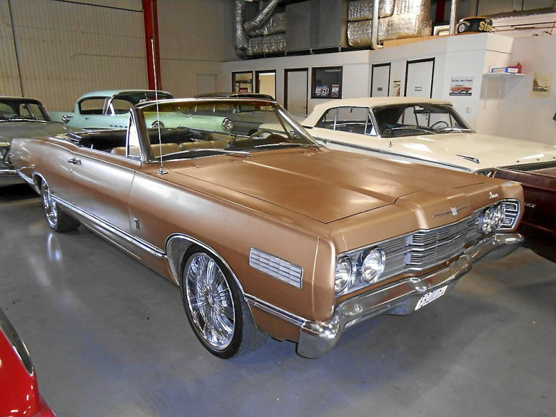 Mercury Parklane Cab