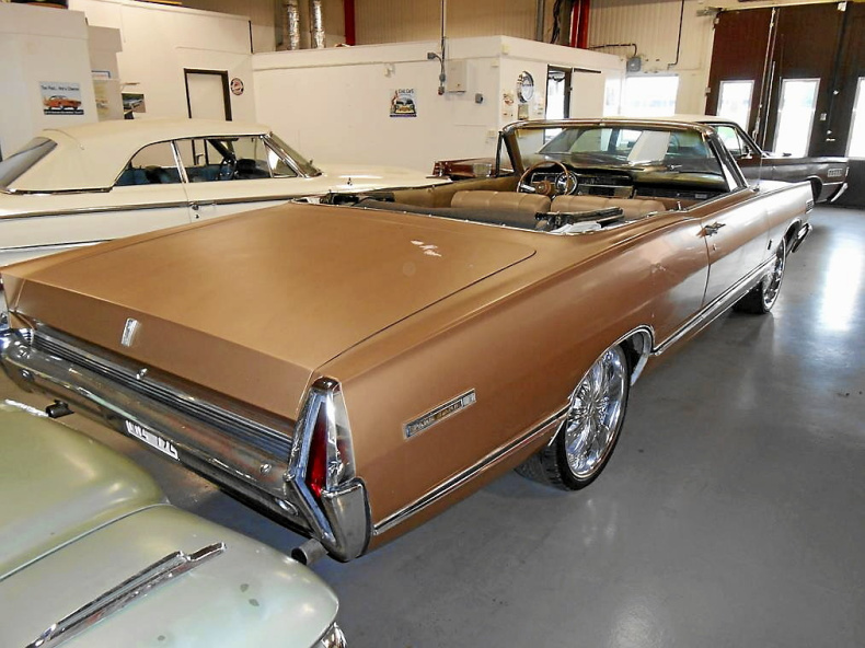 Mercury Parklane Cab