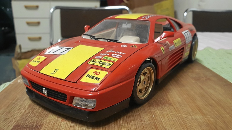 Ferrari 348 skala 1/18