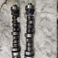 Kamaxlar Ford 351W och 302 och kolvar