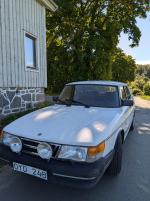 Fin och välbehållen Saab 900i söker ny ägare!