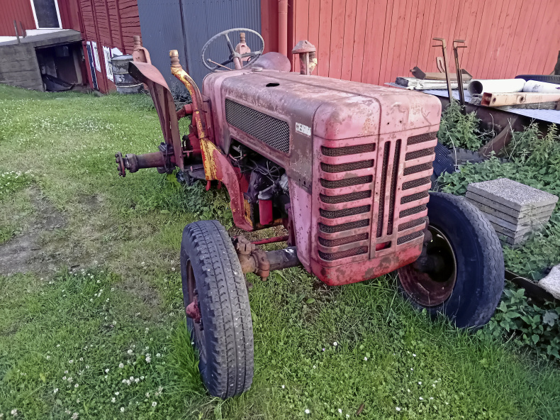 IH 275 diesel, reservdelstraktor