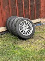 4 däck på fälg till Audi 80 säljes