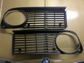 BMW 1502 - 2002 Grill svart