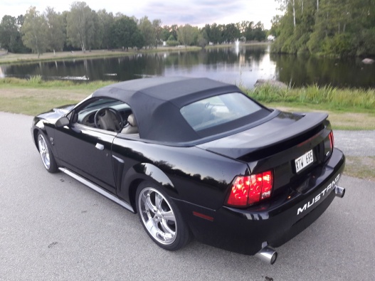 Ford Mustang GT cab