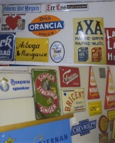 Diverse emaljskyltar